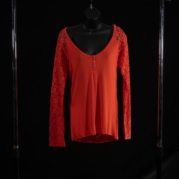 Victoria's Secret Women's Lace Sleeve Henley Scoop Neck Size Medium - Picture 10 of 10